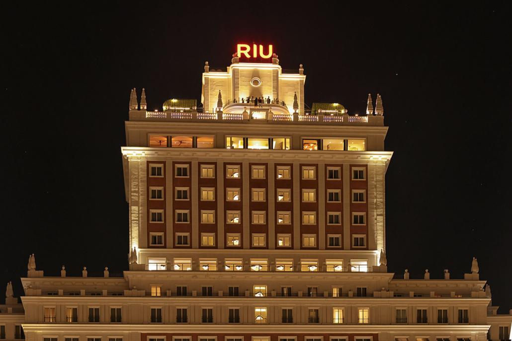 Le bar du roftop à 360° du Plaza Riu à Madrid